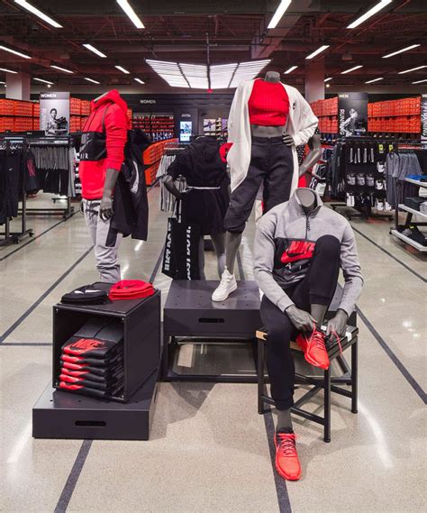 geeft nike gratis schoenen weg|Nike Factory Stores.